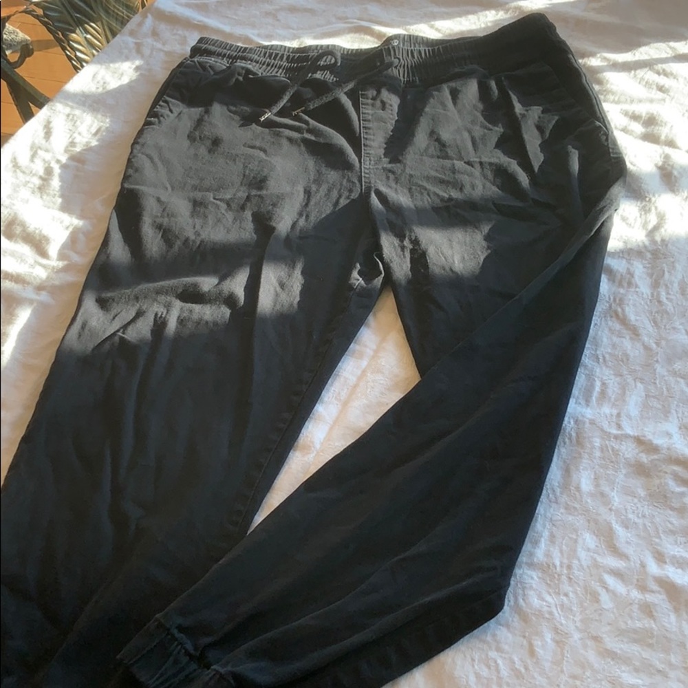 Elwood plain black joggers